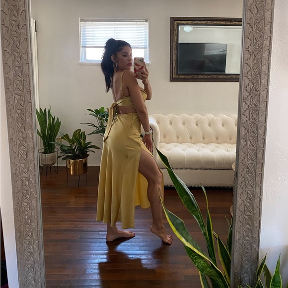 Midi dress in yellow - Picture 5 of 9